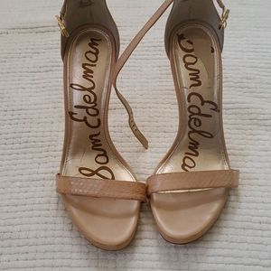 Sam Eldernan nude heels